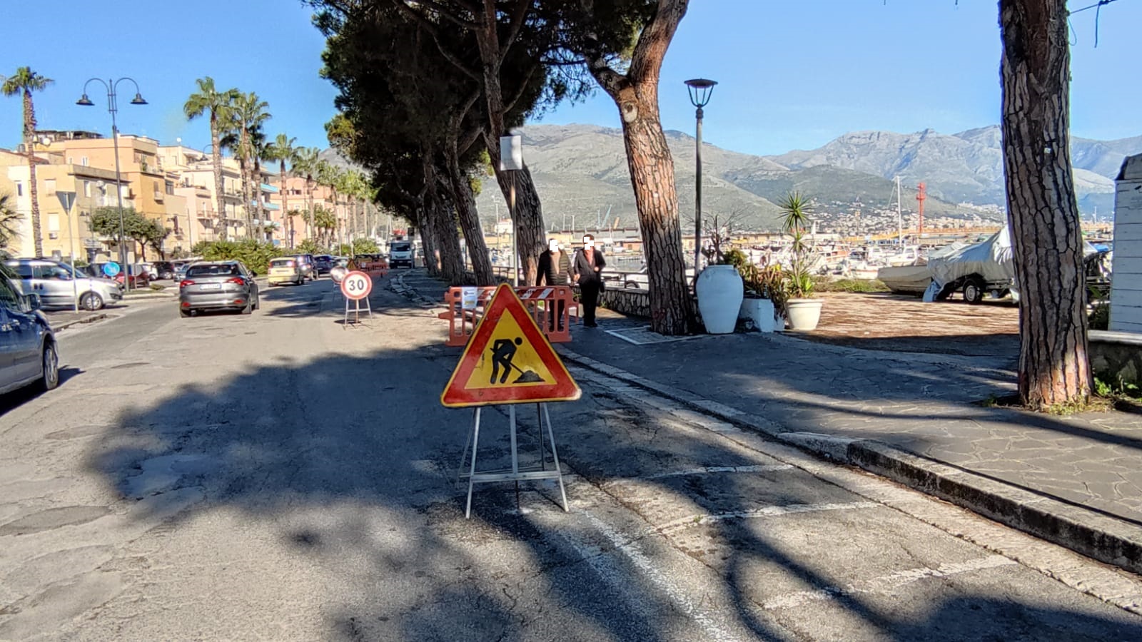 Al via i lavori di riqualificazione di un tratto del lungomare Caboto (zona Peschiera).  Sindaco Leccese:«La riqualificazione della città ci vede s...